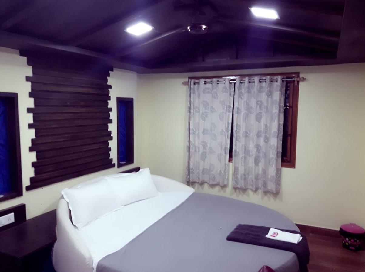 Hotel Anandhiram Heritage Karaikal Bagian luar foto