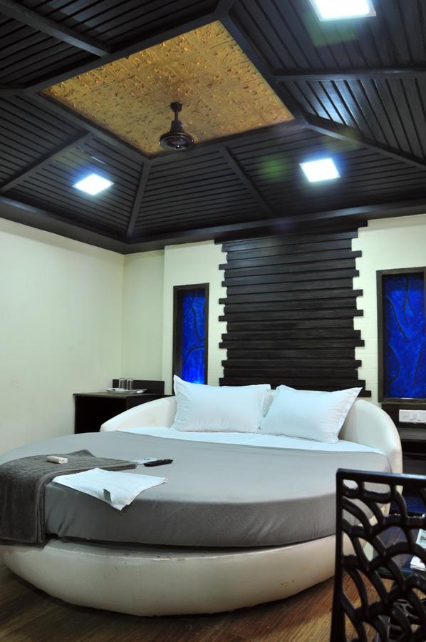 Hotel Anandhiram Heritage Karaikal Bagian luar foto