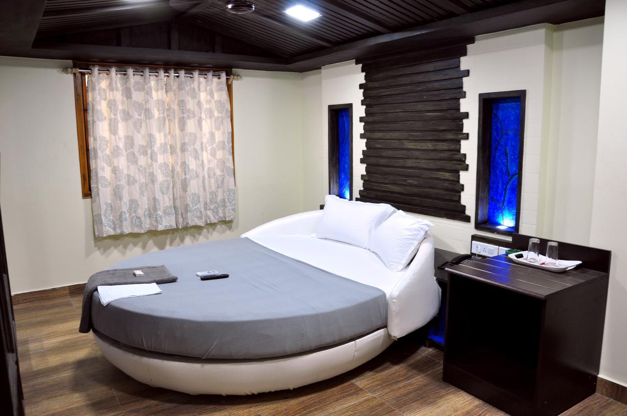 Hotel Anandhiram Heritage Karaikal Bagian luar foto