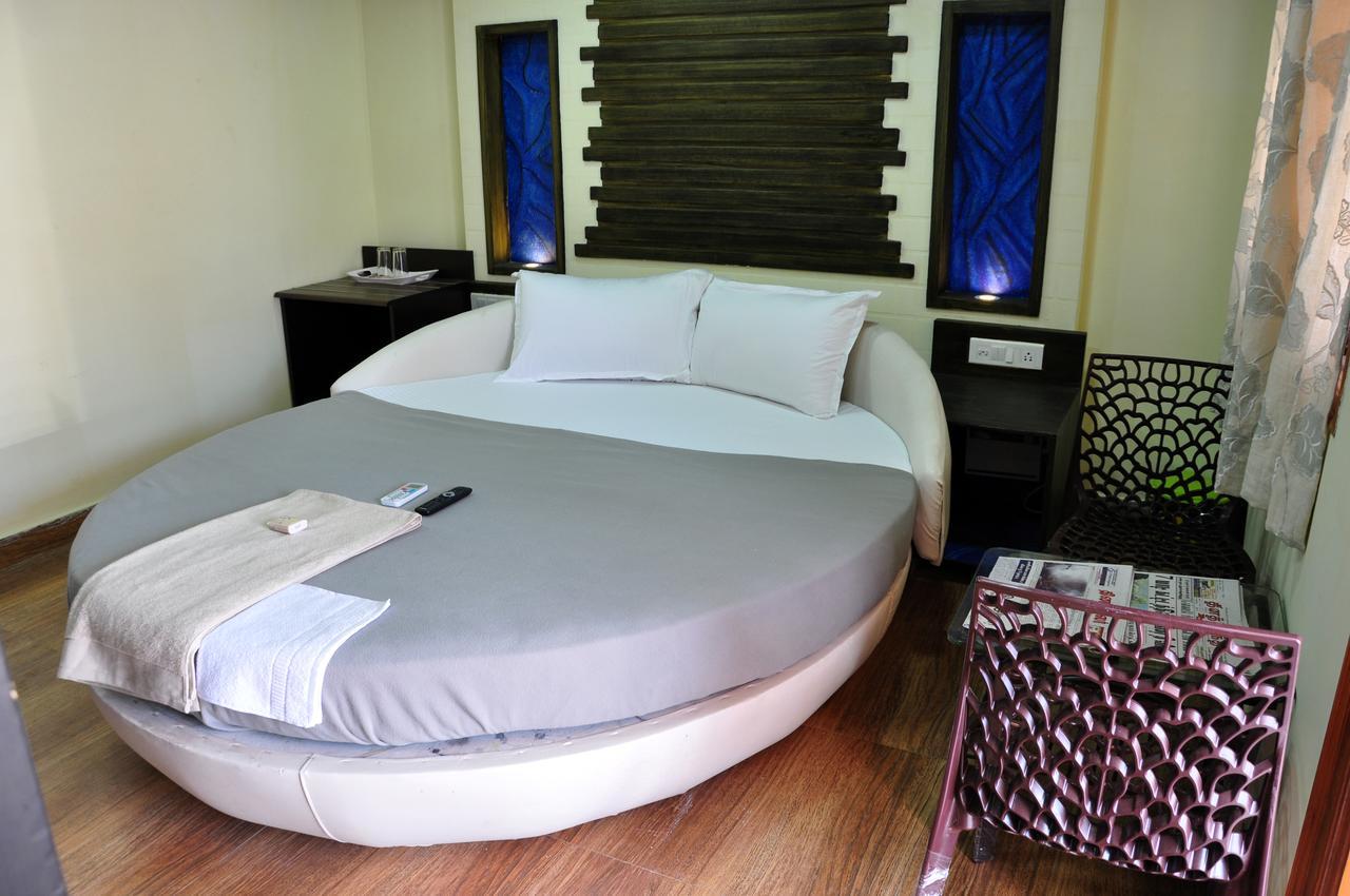 Hotel Anandhiram Heritage Karaikal Bagian luar foto